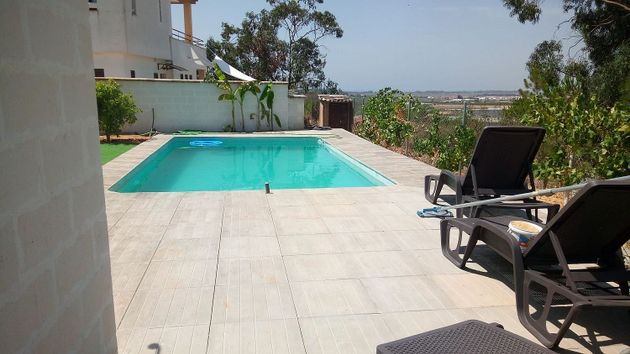 Foto 1 de Xalet en venda a Isla Cristina ciudad de 4 habitacions amb terrassa i piscina