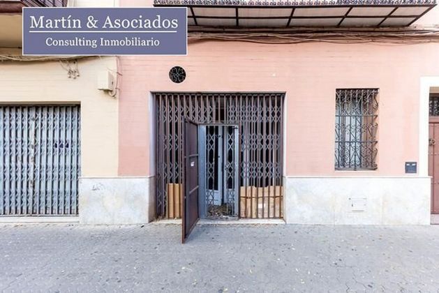 Foto 2 de Venta de local en calle Fray Isidoro de Sevilla de 328 m²