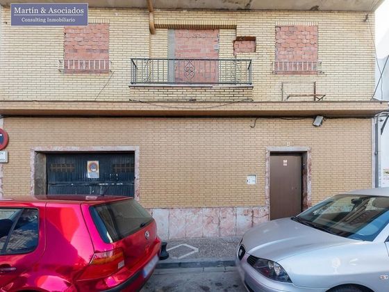 Foto 2 de Casa en venda a calle Manuel Rivero de 3 habitacions i 313 m²