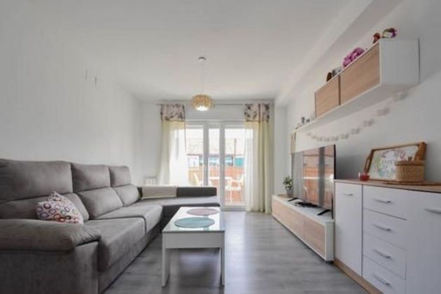 Foto 2 de Venta de piso en calle Santander de 3 habitaciones con terraza y balcón