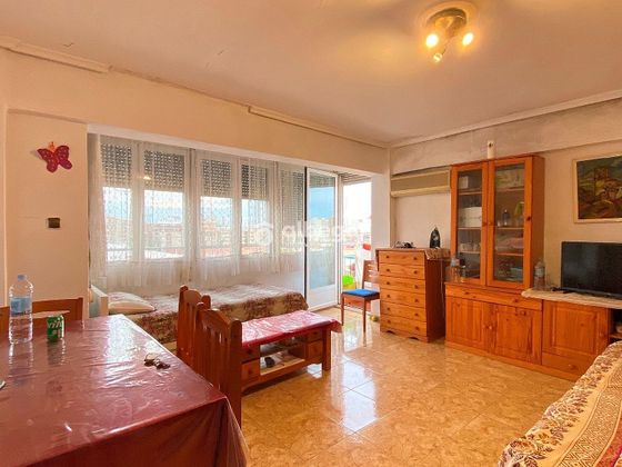 Foto 2 de Piso en venta en La Creu Coberta de 3 habitaciones con balcón y aire acondicionado