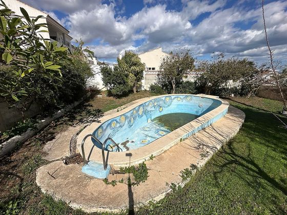 Foto 2 de Chalet en venta en El Pinillo de 4 habitaciones con terraza y piscina