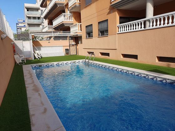 Foto 1 de Venta de piso en calle Arnau de Vilanova de 2 habitaciones con terraza y piscina