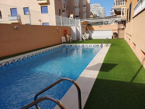 Foto 2 de Venta de piso en calle Arnau de Vilanova de 2 habitaciones con terraza y piscina