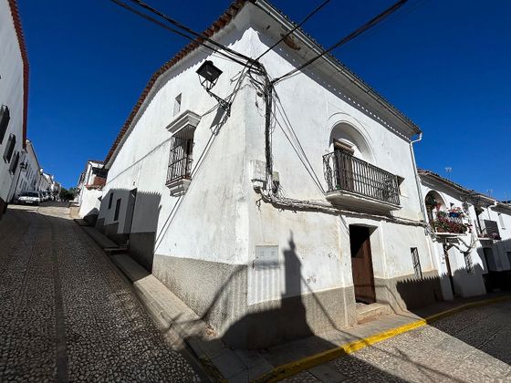 Foto 1 de Casa adossada en venda a calle Virgen de la Fuente de 4 habitacions amb jardí i balcó