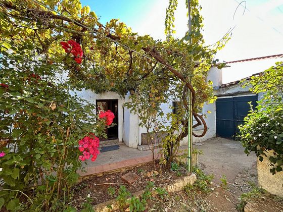 Foto 2 de Casa adossada en venda a calle Virgen de la Fuente de 4 habitacions amb jardí i balcó