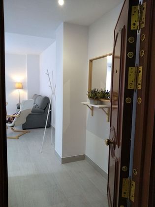 Foto 2 de Piso en alquiler en calle Castillo de Alcala de Guadaira de 3 habitaciones con terraza y muebles