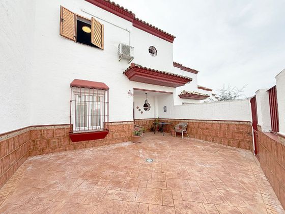 Foto 2 de Casa adossada en venda a Ronquillo (El) de 3 habitacions amb piscina i jardí