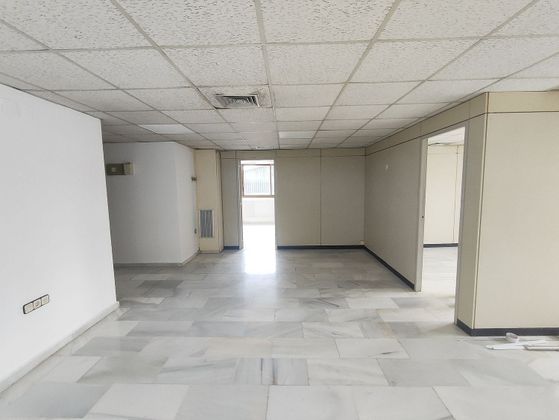 Foto 1 de Alquiler de oficina en El Juncal - Av. de la Paz con aire acondicionado y ascensor