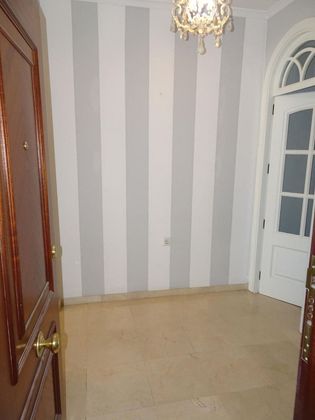 Foto 2 de Venta de piso en Marchena de 3 habitaciones con balcón y aire acondicionado
