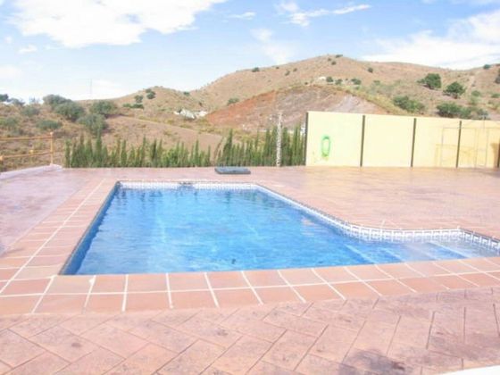 Foto 1 de Casa en venda a Camino Viejo de Málaga de 3 habitacions amb terrassa i piscina