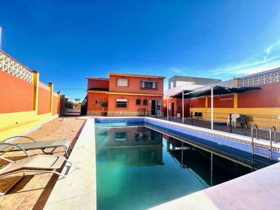 Foto 2 de Venta de chalet en Cotomar - Urbanizaciones de 8 habitaciones con terraza y piscina