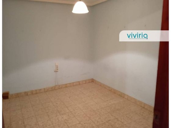 Foto 2 de Casa en venda a Villar del Arzobispo de 5 habitacions i 340 m²