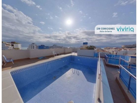 Foto 2 de Pis en venda a calle Del Mestre Roca de 4 habitacions amb terrassa i piscina