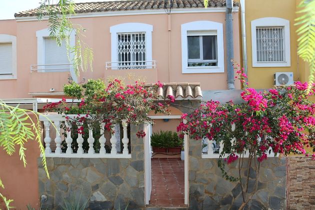 Foto 1 de Casa adossada en venda a calle Rio Duero de 4 habitacions amb terrassa i garatge