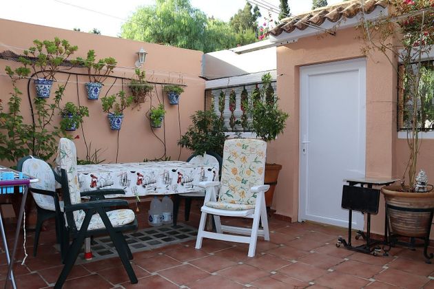 Foto 2 de Casa adossada en venda a calle Rio Duero de 4 habitacions amb terrassa i garatge