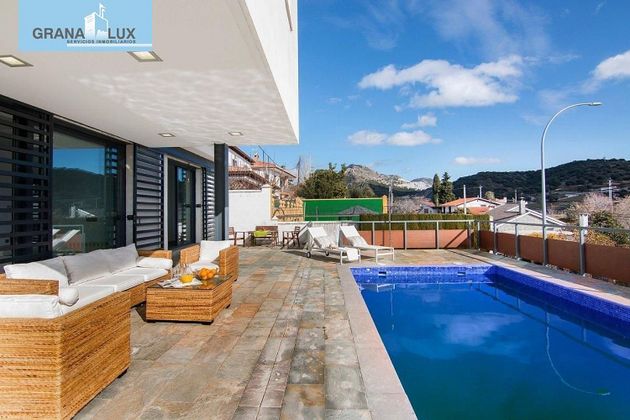Foto 2 de Chalet en venta en Huétor de Santillán de 4 habitaciones con terraza y piscina