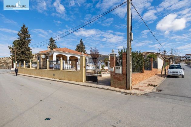 Foto 2 de Chalet en venta en Cacín de 3 habitaciones con terraza y piscina