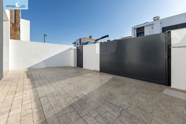 Foto 2 de Venta de casa adosada en Cúllar Vega de 3 habitaciones con terraza y piscina