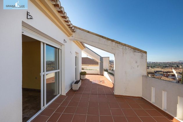 Foto 2 de Venta de ático en Zubia (La) de 2 habitaciones con terraza y piscina