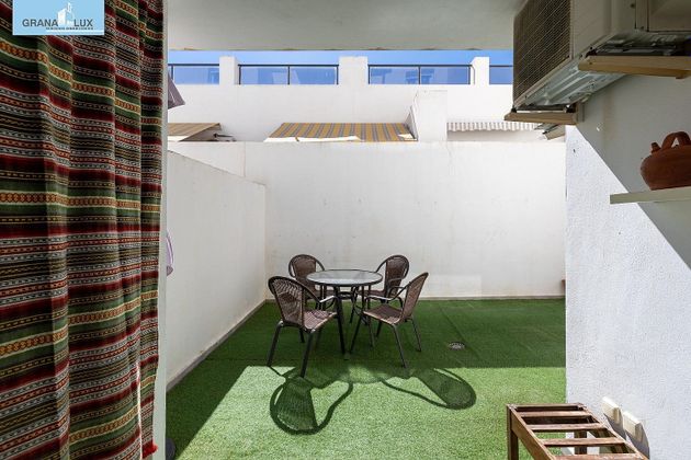 Foto 2 de Venta de piso en Avda. De los Ogíjares de 2 habitaciones con terraza y piscina