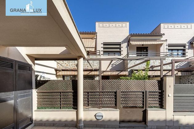 Foto 1 de Casa en venda a Angustias - Chana - Encina de 4 habitacions amb piscina i garatge