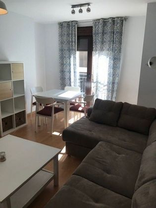 Foto 1 de Piso en alquiler en Melilla de 2 habitaciones con muebles y aire acondicionado
