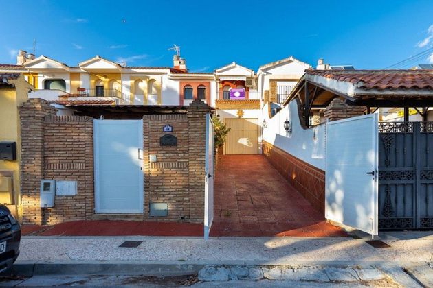 Foto 2 de Casa adosada en venta en Albolote de 6 habitaciones con terraza y piscina