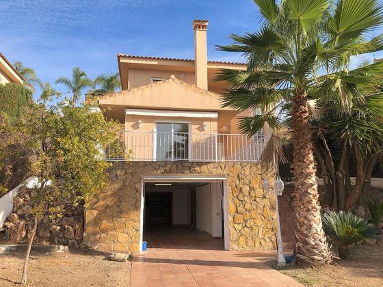 Foto 1 de Chalet en alquiler en Riba-roja de Túria de 5 habitaciones con terraza y piscina