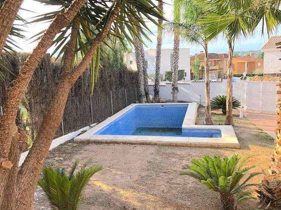 Foto 2 de Chalet en alquiler en Riba-roja de Túria de 5 habitaciones con terraza y piscina