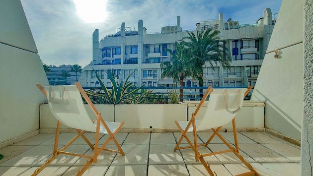 Foto 2 de Venta de piso en Playa de la Fontanilla de 2 habitaciones con terraza y piscina
