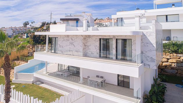 Foto 1 de Casa en lloguer a Paraíso - Atalaya- Benamara de 4 habitacions amb terrassa i piscina