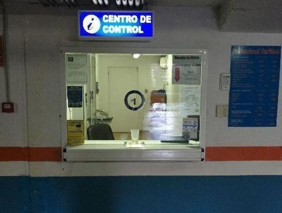 Foto 2 de Venta de local en Puerto Banús con ascensor