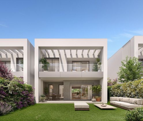 Foto 1 de Casa adossada en venda a Elviria de 3 habitacions amb terrassa i piscina