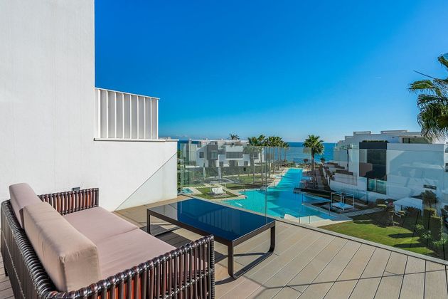 Foto 2 de Casa adossada en venda a Centro Urbano de 4 habitacions amb terrassa i piscina