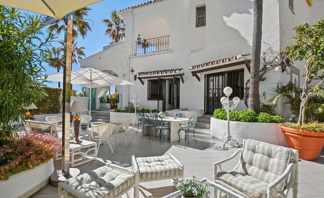 Foto 1 de Dúplex en venda a Cabo Pino - Reserva de Marbella de 4 habitacions amb terrassa i piscina