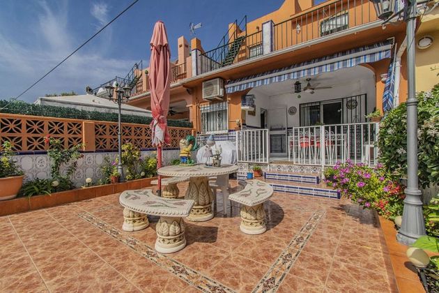 Foto 2 de Casa adossada en venda a Nueva Andalucía centro de 4 habitacions amb terrassa i piscina