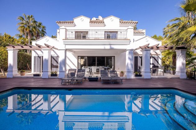 Foto 1 de Alquiler de chalet en Lomas de Marbella Club - Puente Romano de 5 habitaciones con terraza y piscina