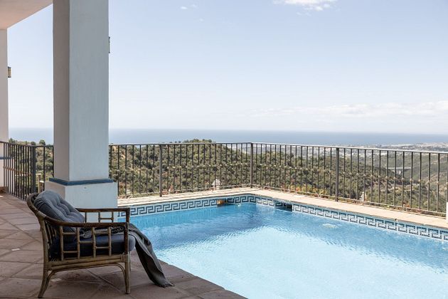 Foto 1 de Venta de chalet en Istán de 3 habitaciones con terraza y piscina