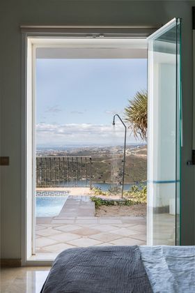 Foto 2 de Xalet en venda a Istán de 3 habitacions amb terrassa i piscina