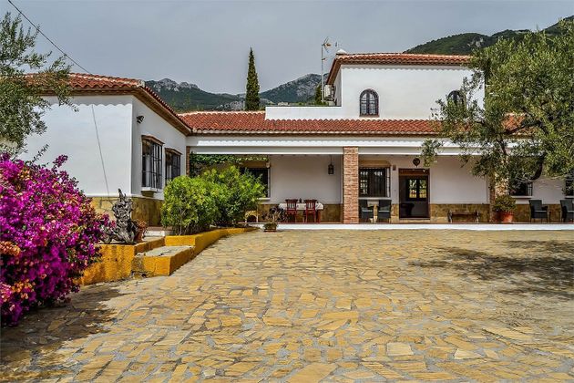 Foto 2 de Casa en venda a Alcaucín de 4 habitacions amb terrassa i garatge