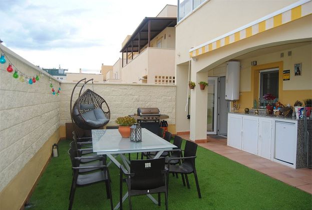Foto 2 de Piso en venta en calle Sierra de Grazalema de 3 habitaciones con terraza y piscina