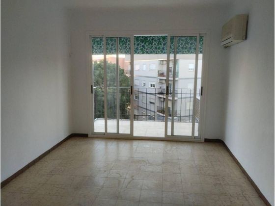 Foto 1 de Venta de piso en Vistabella de 3 habitaciones con terraza y jardín