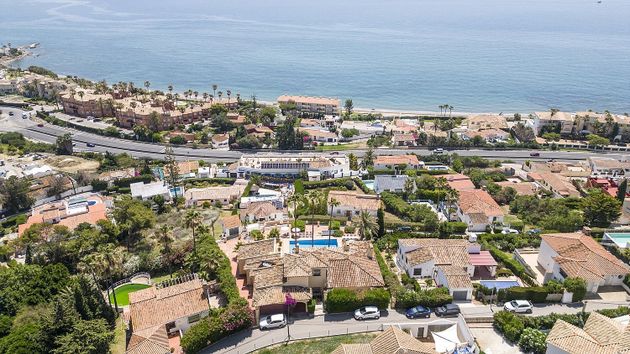 Foto 1 de Venta de chalet en Estepona Oeste - Valle Romano - Bahía Dorada de 7 habitaciones con terraza y piscina