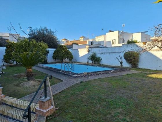 Foto 2 de Casa adosada en venta en Gines de 5 habitaciones con terraza y piscina