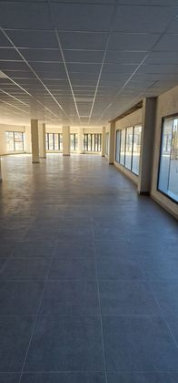 Foto 2 de Local en alquiler en El Ingenio de 303 m²