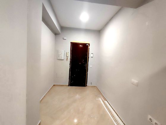 Foto 2 de Venta de piso en Centro - Almería de 3 habitaciones con terraza y ascensor