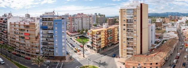 Foto 1 de Àtic en venda a calle Del D'abril de 7 habitacions amb terrassa i balcó