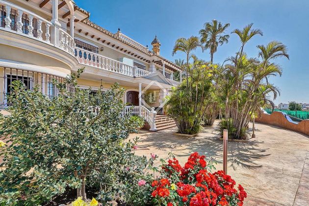 Foto 2 de Xalet en venda a Viña Málaga de 9 habitacions amb terrassa i piscina