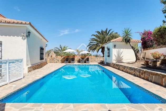 Foto 2 de Xalet en venda a Benajarafe – Almayate de 6 habitacions amb terrassa i piscina